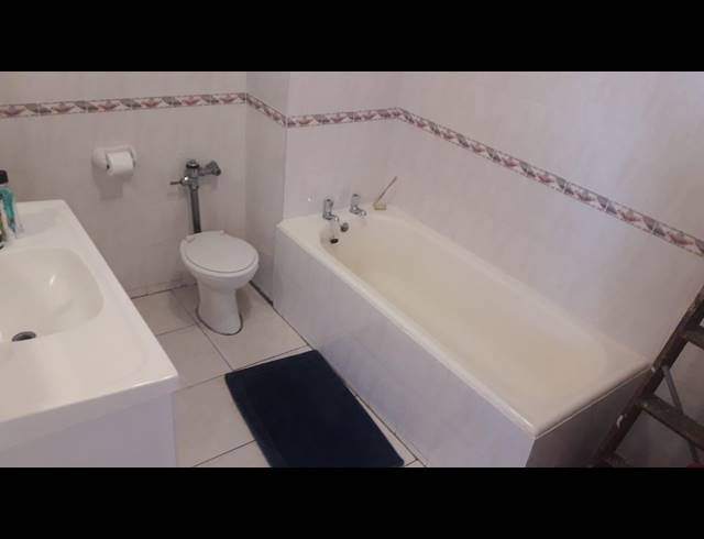 2 BEDROOM FLAT TO LET IN ESSENWOOD
